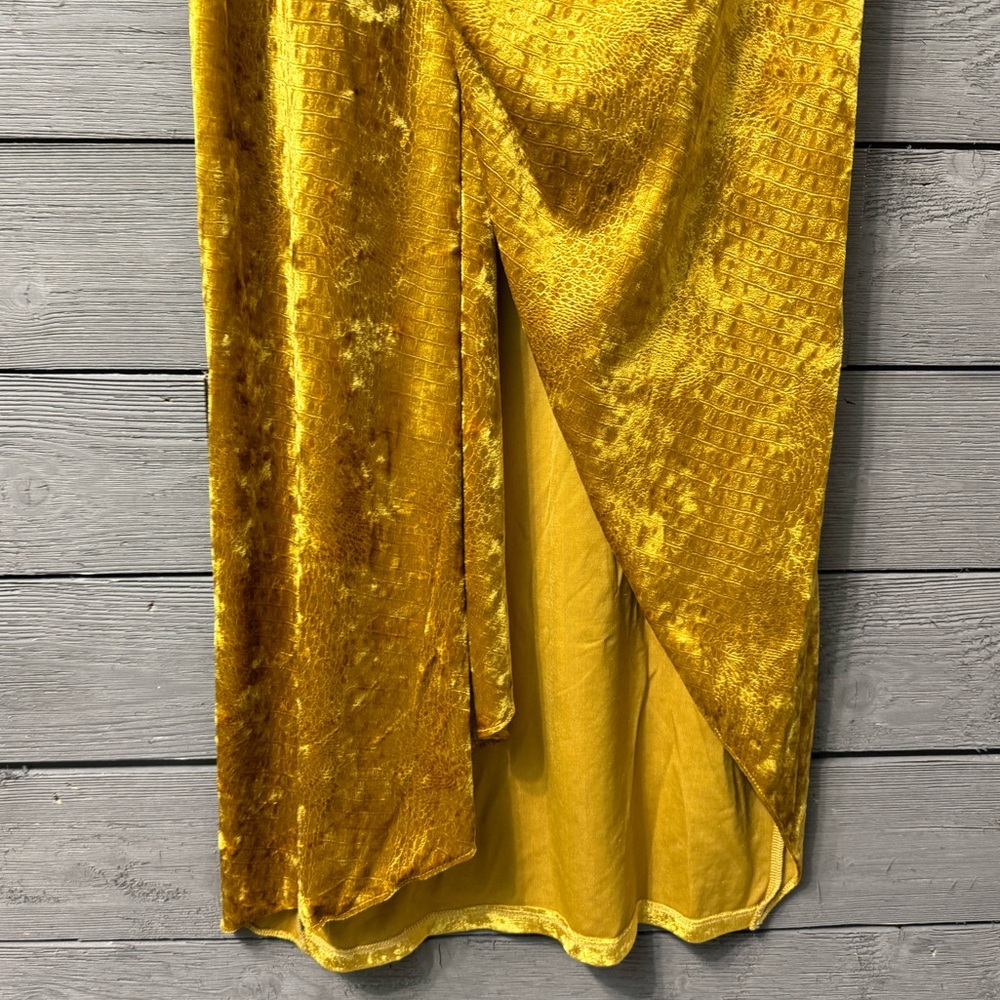 NWT Saylor Yellow Gold Velvety Reptile Texture Dress XS Summer Club Party Date - Picture 7 of 16